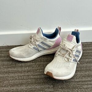 Size 9 Adidas Ultra Boost White Sneakers!! 💖✨🤩